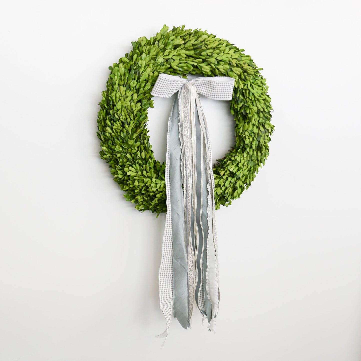 24 Inch Round Preserved Natural Boxwood Wreath - Knot and Spool