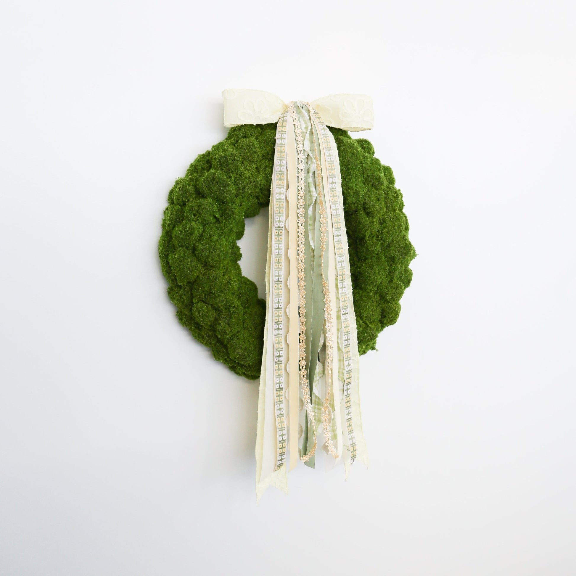 18" Moss Wreath - Knot and Spool