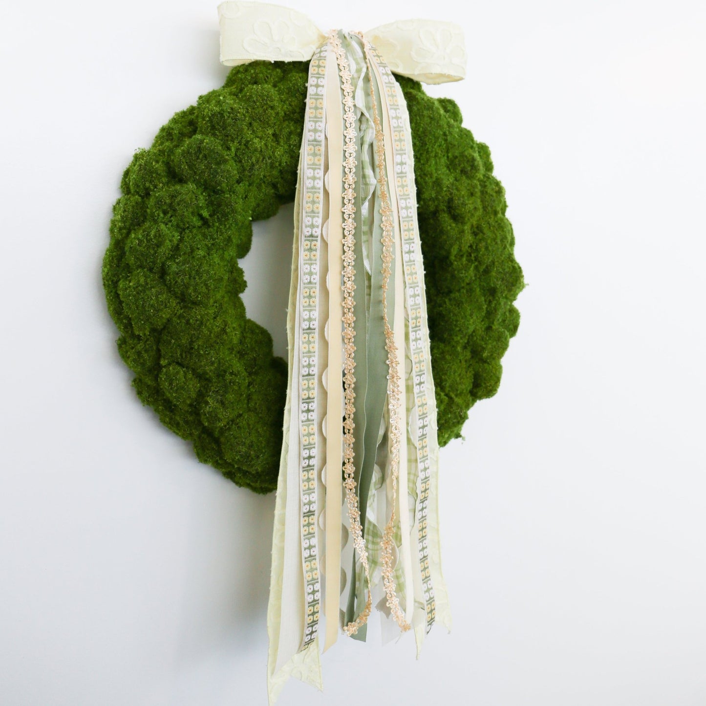 18" Moss Wreath - Knot and Spool