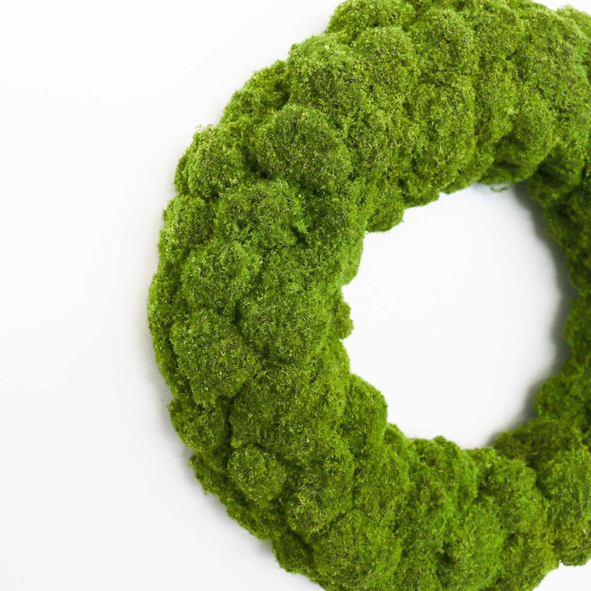 18" Moss Wreath - Knot and Spool