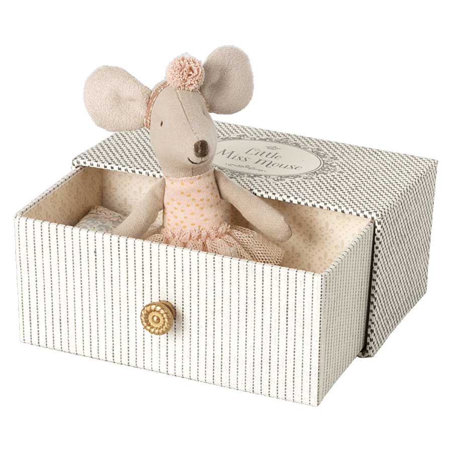 2021 Maileg Little Sister Dance Mouse in Daybed