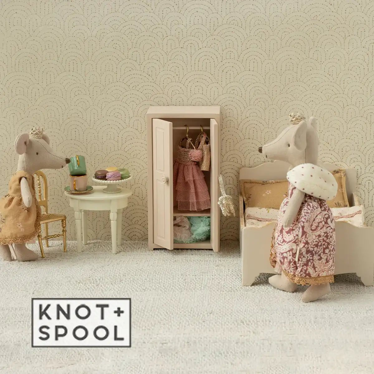 2025 Maileg Queen Mum Mouse - Knot and Spool