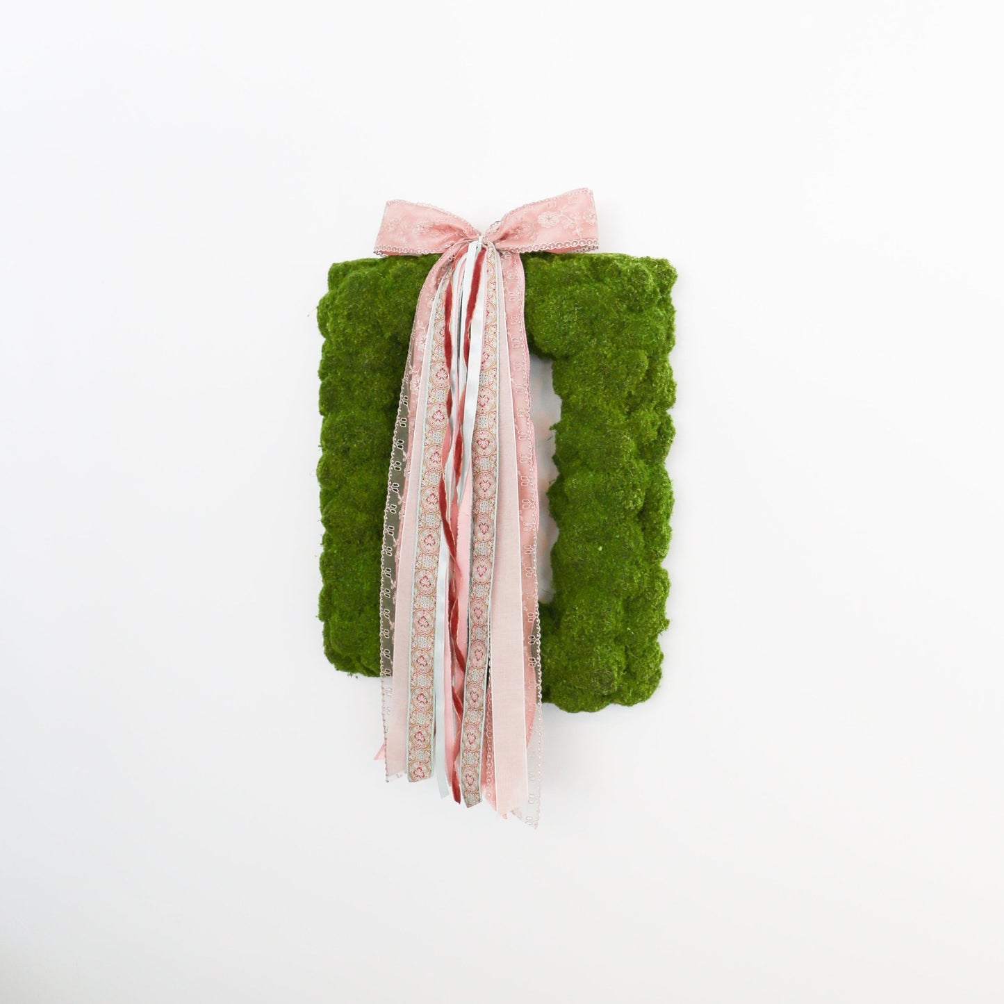 20.5" Rectangle Moss Wreath - Knot and Spool