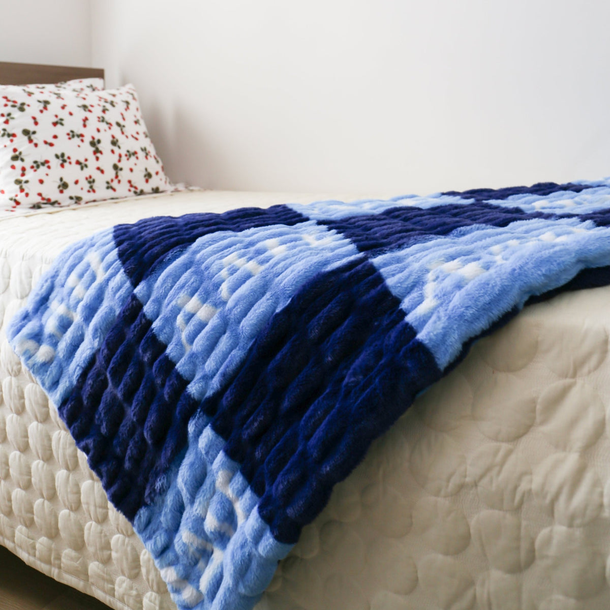Alpha Delta Pi 50" x 60" Luxury Double-Sided Faux Fur Throw Blanket - Knot and Spool