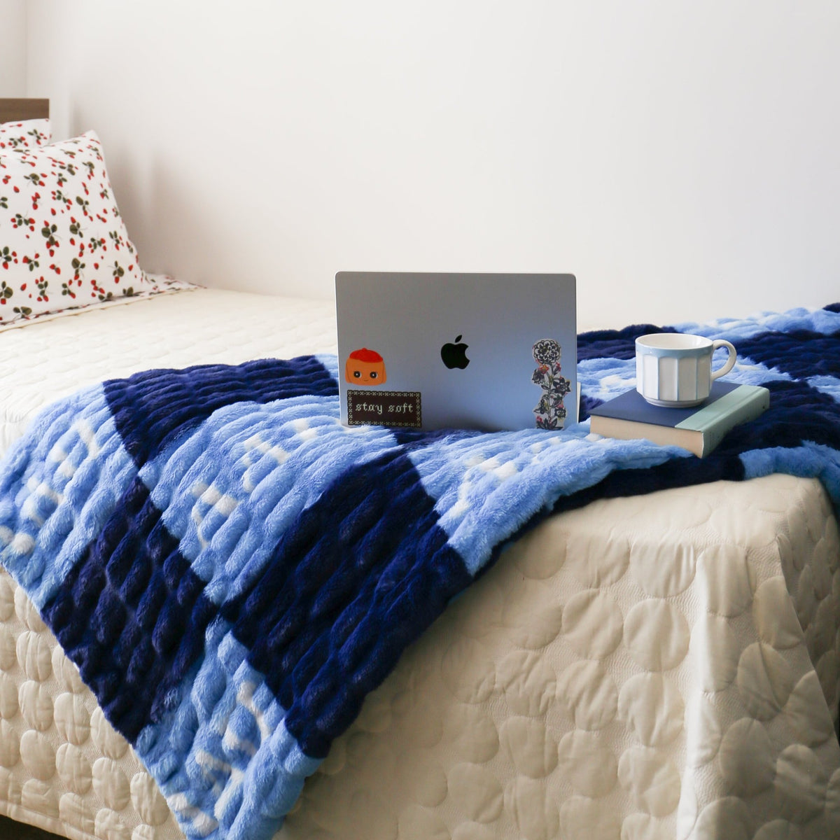 Alpha Delta Pi 50" x 60" Luxury Double-Sided Faux Fur Throw Blanket - Knot and Spool