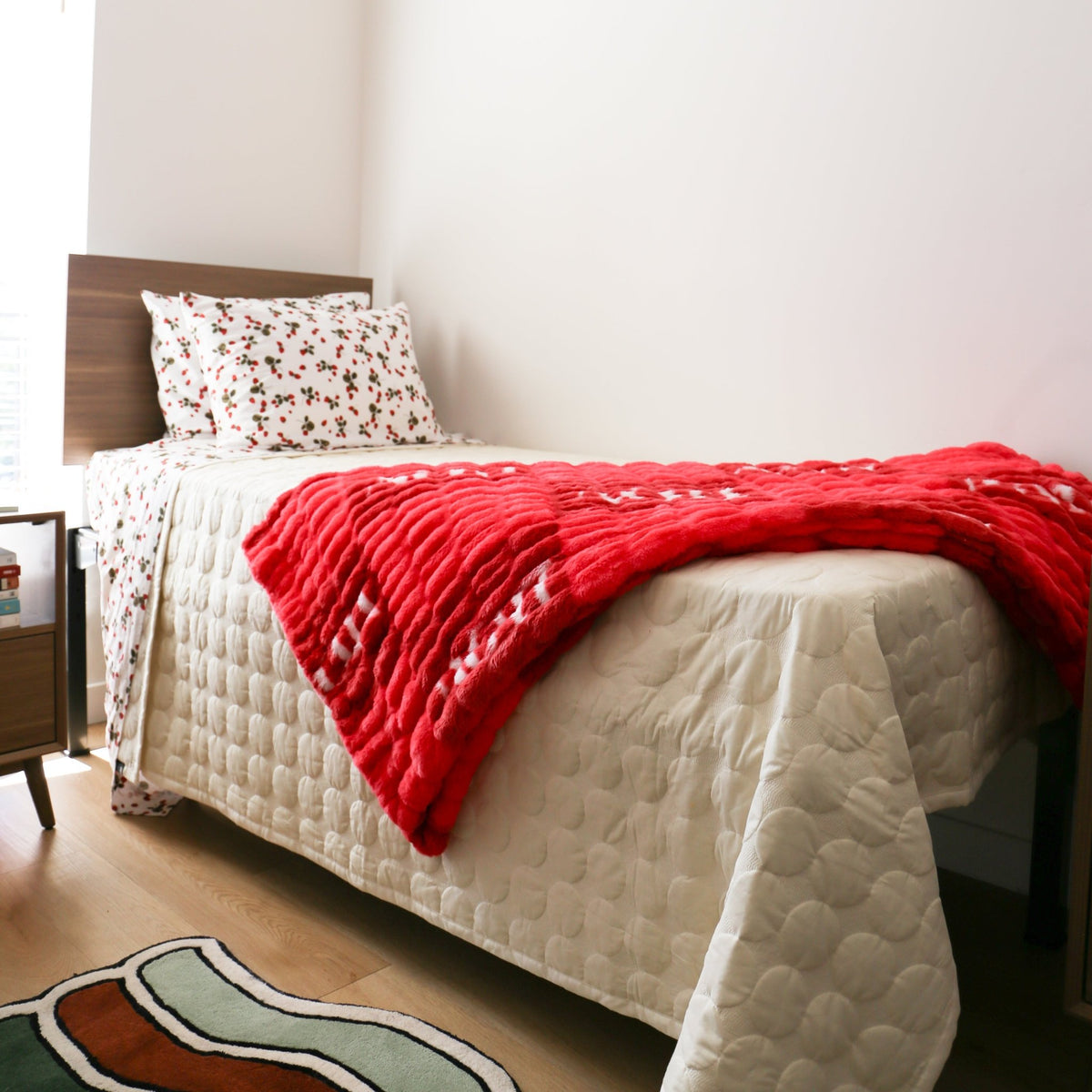 Alpha Omicron Pi 50" x 60" Luxury Double-Sided Faux Fur Throw Blanket - Knot and Spool