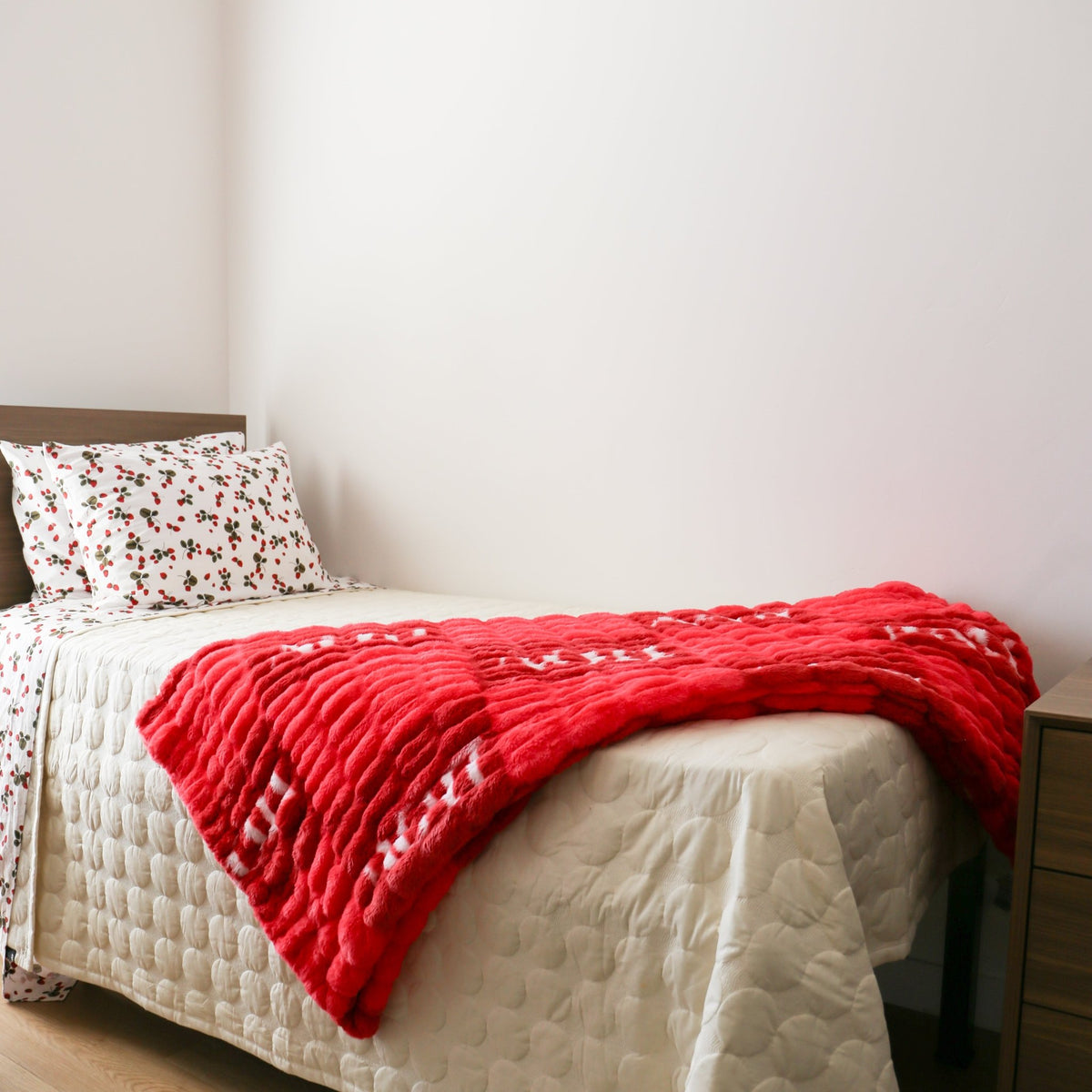 Alpha Omicron Pi 50" x 60" Luxury Double-Sided Faux Fur Throw Blanket - Knot and Spool