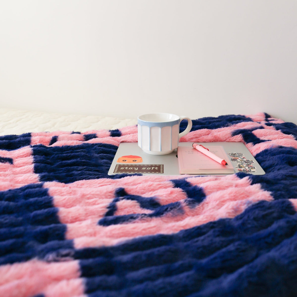 Delta Gamma 50" x 60" Luxury Double-Sided Faux Fur Throw Blanket - Knot and Spool