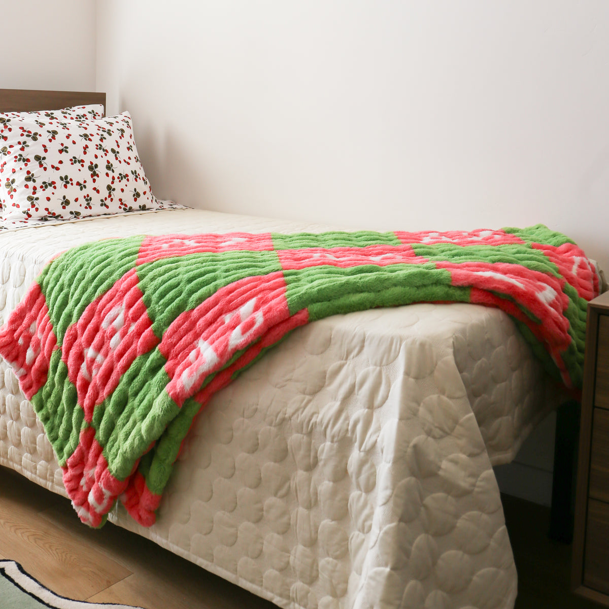 Delta Zeta 50" x 60" Luxury Double-Sided Faux Fur Throw Blanket