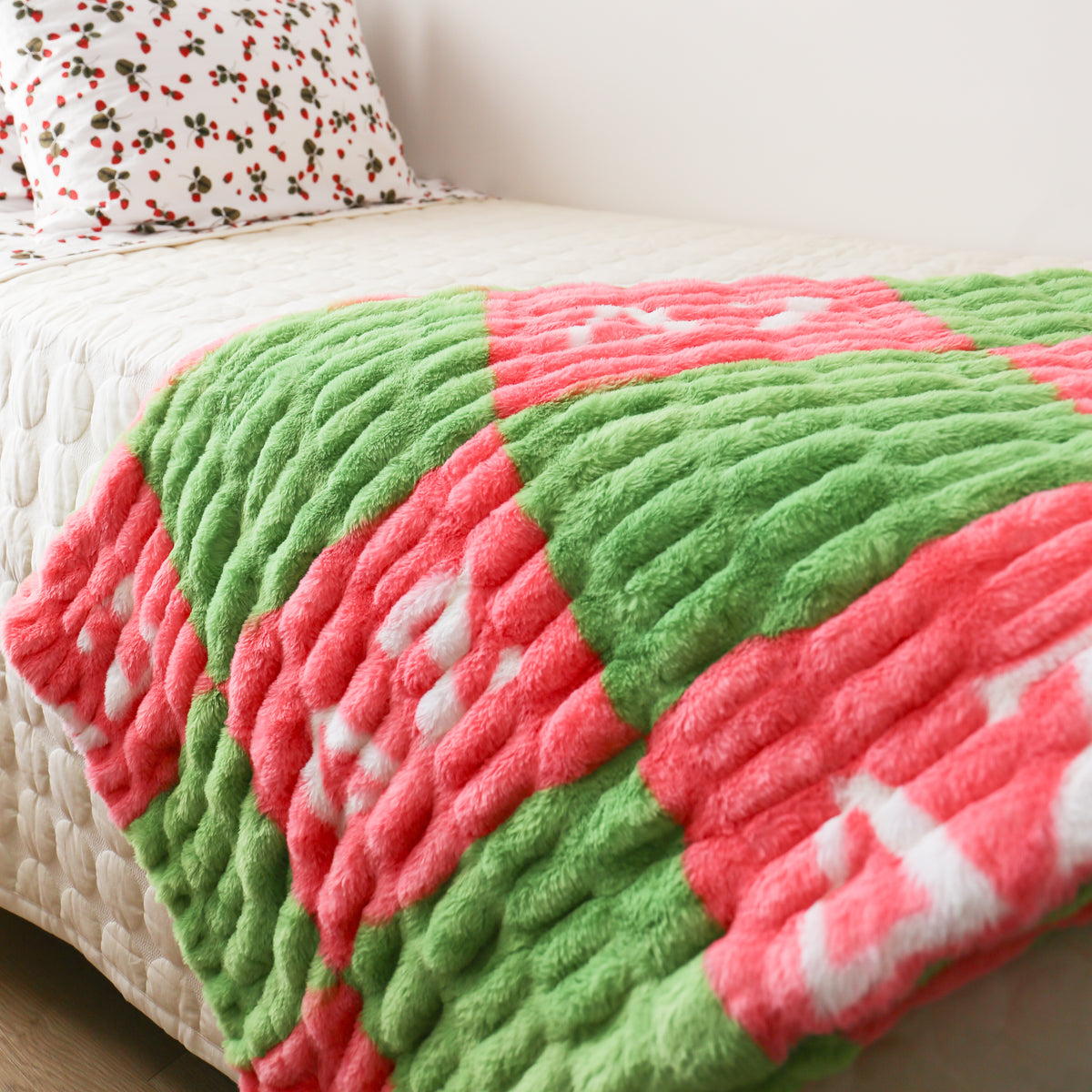 Delta Zeta 50" x 60" Luxury Double-Sided Faux Fur Throw Blanket