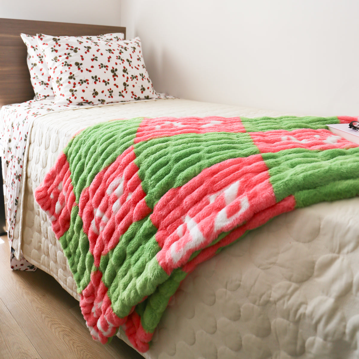 Delta Zeta 50" x 60" Luxury Double-Sided Faux Fur Throw Blanket