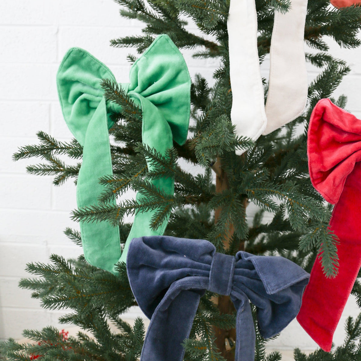 Kelly Green Cotton Velvet Bow with Clip | 8" x 13" - Knot and Spool