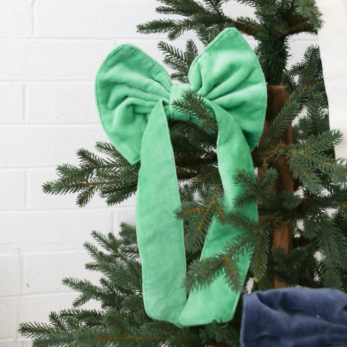 Kelly Green Cotton Velvet Bow with Clip | 8" x 13" - Knot and Spool