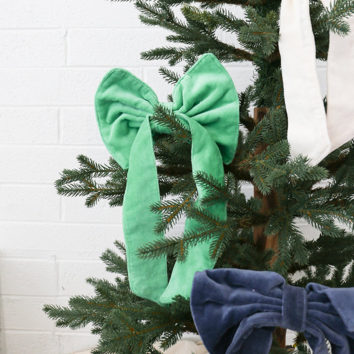 Kelly Green Cotton Velvet Bow with Clip | 8" x 13" - Knot and Spool